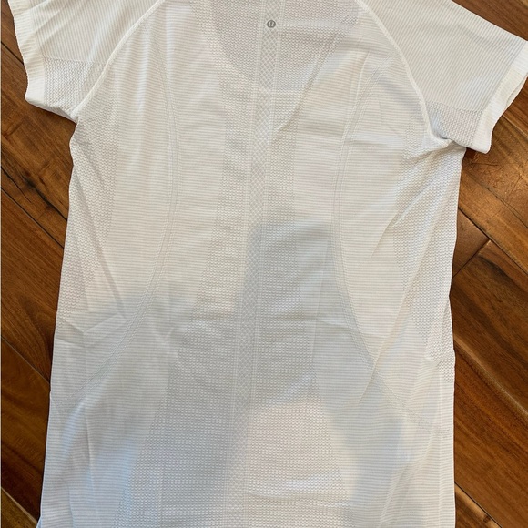 Lululemon Swiftly Tech Short Sleeve Shirt Size 12 - Picture 6 of 7